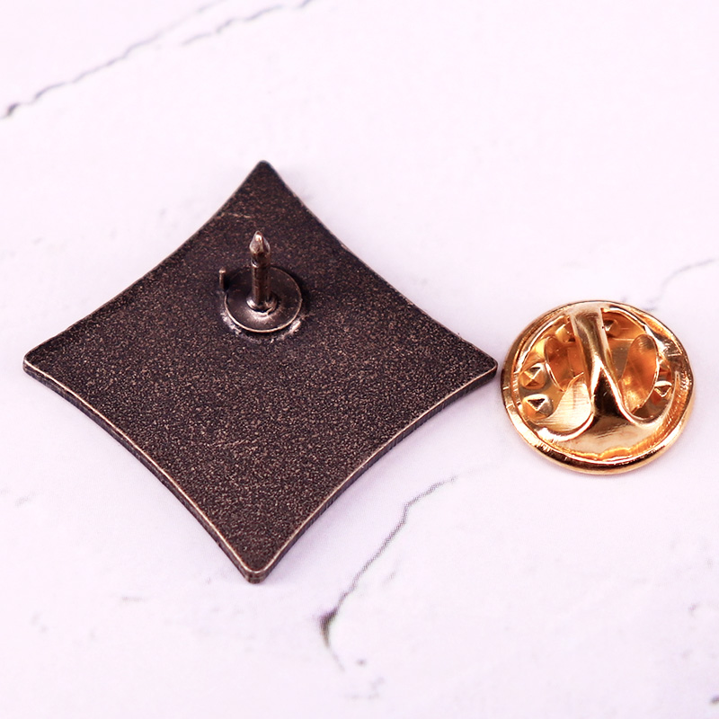 Distintivo simbolo Cosmere Sto - Vintage Fashion Archive recensione e prezzo