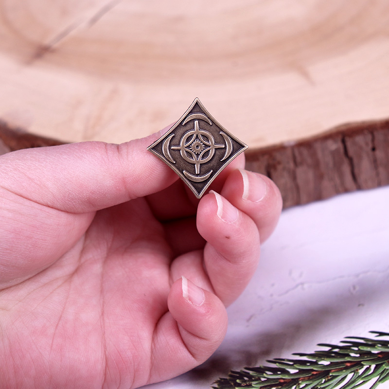 Distintivo simbolo Cosmere Sto - Vintage Fashion Archive recensione e prezzo